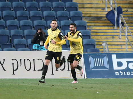 שכטר. לא הרגיש צורך להוציא כיפה הפעם