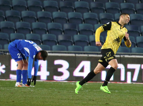 שכטר המשיך את החגיגה במבצע סולו (אלן שיבר)