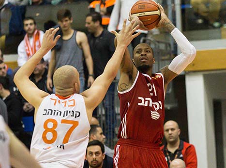 "שחקן גדול עוד מהקולג'". קינסי (מנהלת הליגה)