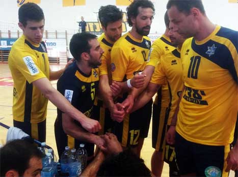 הפסד בפתיחת סדרת הגמר. שחקני מכבי ת"א (איגוד הכדורעף)