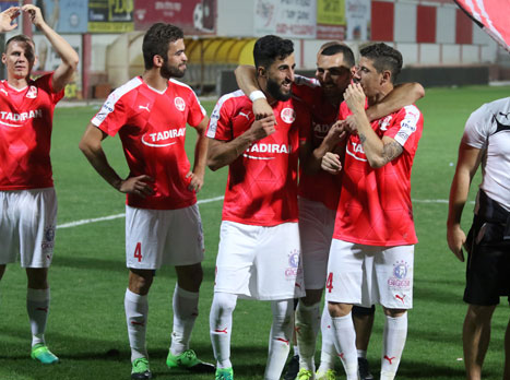 צדק. "מביאים נקודות במאני טיים" (יוסי שקל)