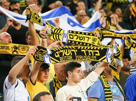 אוהדי בית"ר. לראשונה בעשור האחרון, אוהדים ביציע המזרחי עזבו לאחר שלא הורשה להם לעודד (דני מרון)