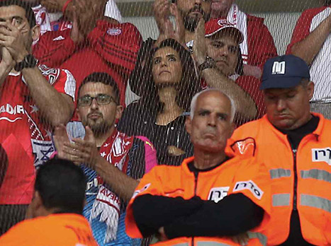 אלונה ביציע. בכר הקדיש לה את האליפות (אלן שיבר)