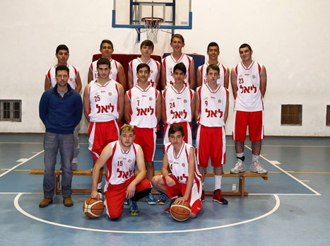 שחקני קבוצת הנערים של הפועל ירושלים הנושאת את שמו של ליאל גדעוני (עמוד הפייסבוק של הפועל ירושלים)