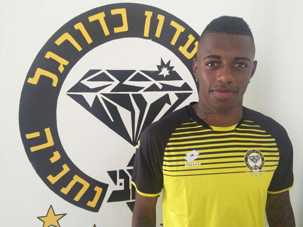 נחת בארץ וייבחן. ריביירו (האתר הרשמי של מכבי נתניה)