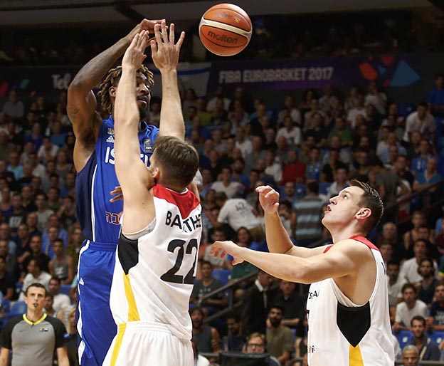 האוול נכנס לקצב לקראת סיום הרבע הראשון (אלן שיבר)