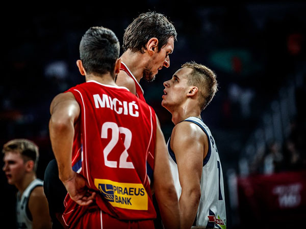 הסלובנים הסתכלו לסרבים בלבן של העיניים מהרגע הראשון (FIBA)