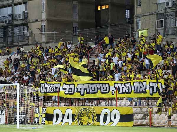 אוהדי נתניה הגיעו בהמוניהם וקיבלו תמורה מלאה (צילום: לירון מולדודבן)