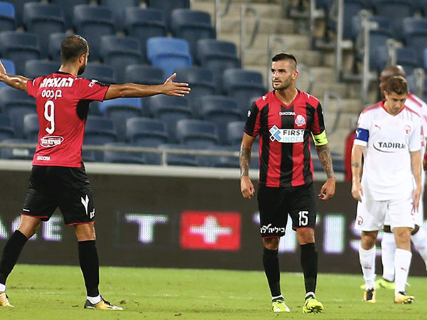 זו שמאוכזבת, וזו שמרוצה (אלן שיבר)