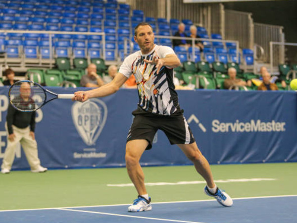 מניף גביעים בגיל 40. ארליך (getty)