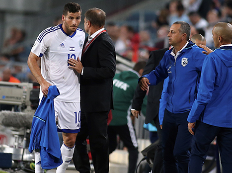 לא מעט תקריות. אלישע עם חמד (אלן שיבר)