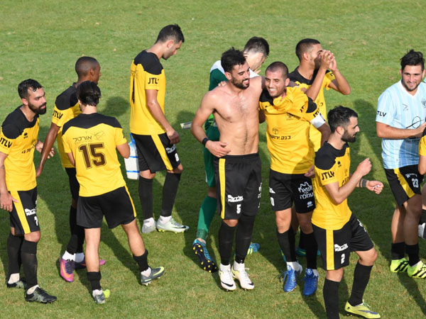 "השמיים הם הגבול", זיזוב וחבריו לנורדיה (ינון פוקס)