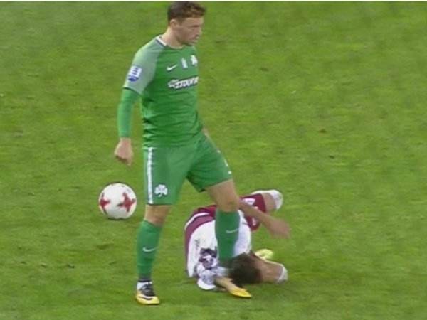 אדום ראשון בקריירה. אלטמן