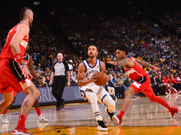 החברים עזרו לו מהספסל. קרי (getty)