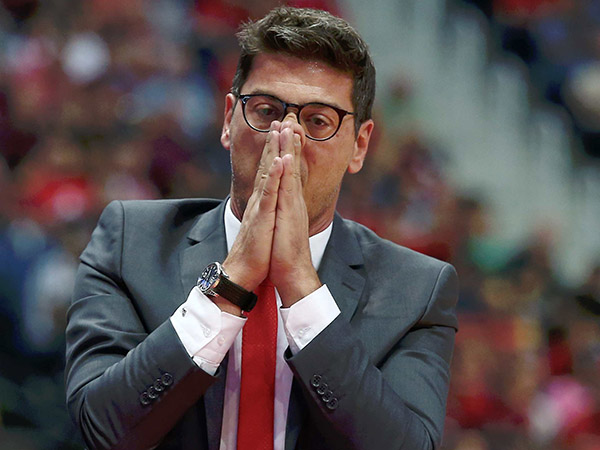 לא הצליח לייצב את הקבוצה. קציקאריס (אלן שיבר)