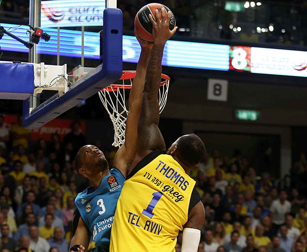 מאבק בגבהים. תומאס ורנדולף (אלן שיבר)