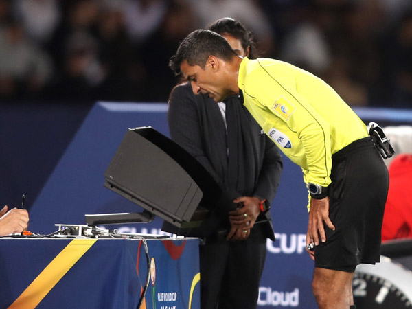 סנדרו ריצ'י. שלושה שערים פסולים במשחק (getty)