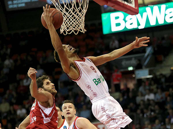 קאנינגהאם קולע עוד שתיים קלות (Getty)