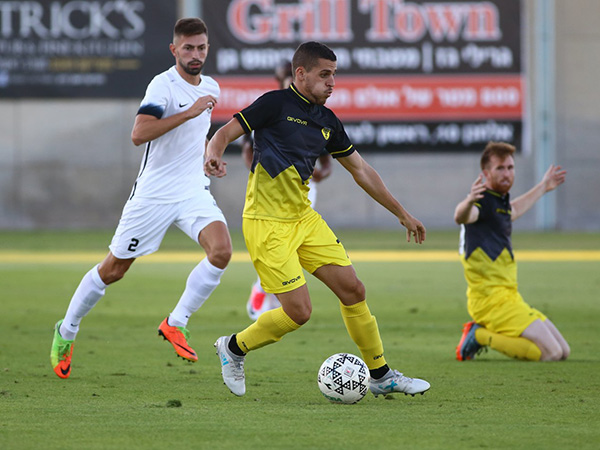 עגייב בדרך החוצה (לירון מולדובן)