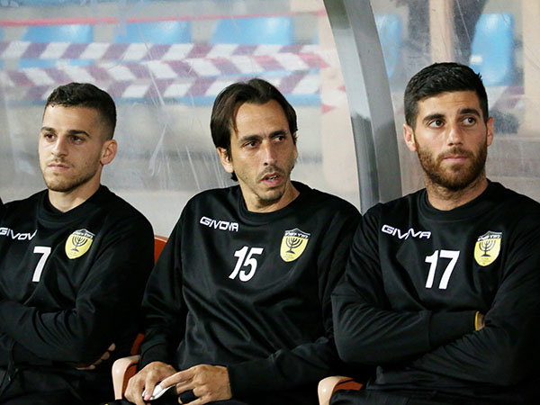 נמאס לו לשבת על הספסל (אלן שיבר)