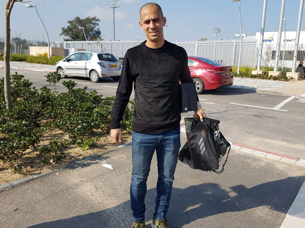 לראשונה אחרי 12 שנים וחצי - ורמוט חוזר לאדום-שחור