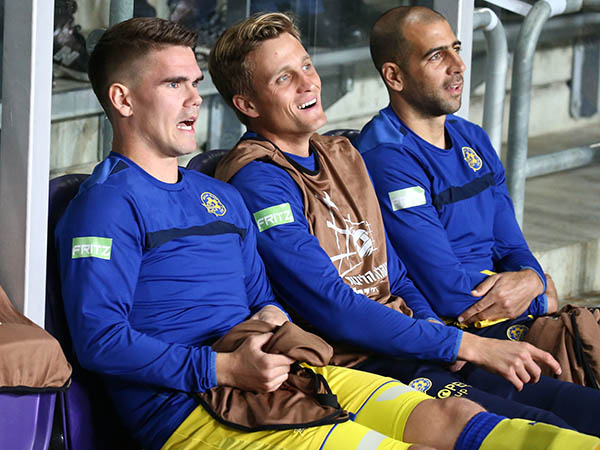 הספסל של מכבי ת"א. "הקבוצה מעל הכל" (דני מרון)