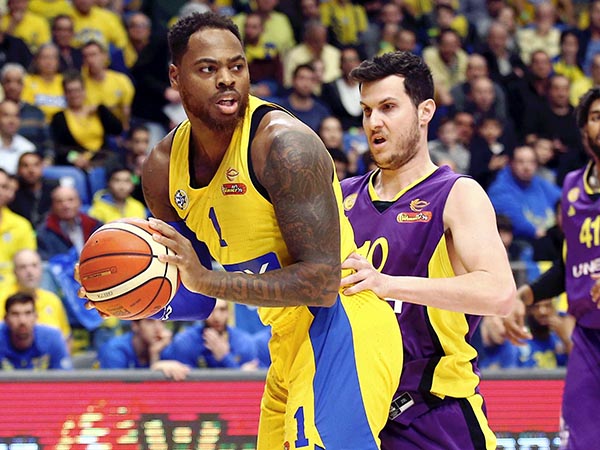 חזר לסגל, אבל לא עזר מספיק. תומאס (אלן שיבר)