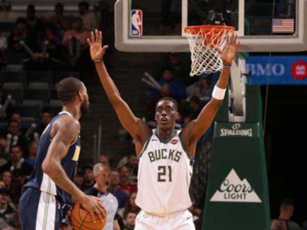 משחק בלי הגנות במילווקי (getty)