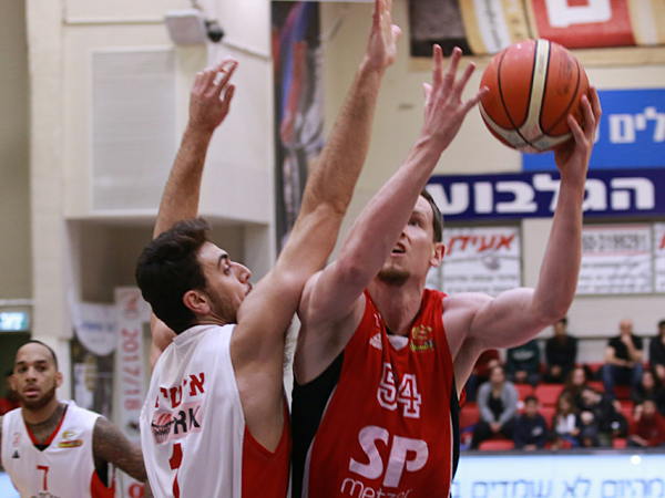 האוורד מול אלטיט. קרב לוהט על המקום הרביעי (מנהלת)