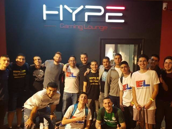 שחקני הפיפ"א מחוץ למתחם הגיימינג HYPE.