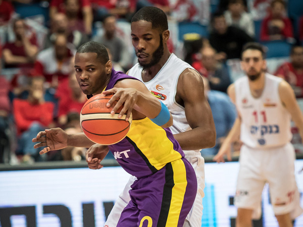 הולוואי פתח נפלא בארנה (מנהלת הליגה)