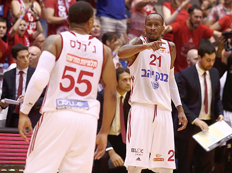 עם ג'רלס. חיסלו את דיברתולומיאו בגמר הפלייאוף (אלן שיבר*