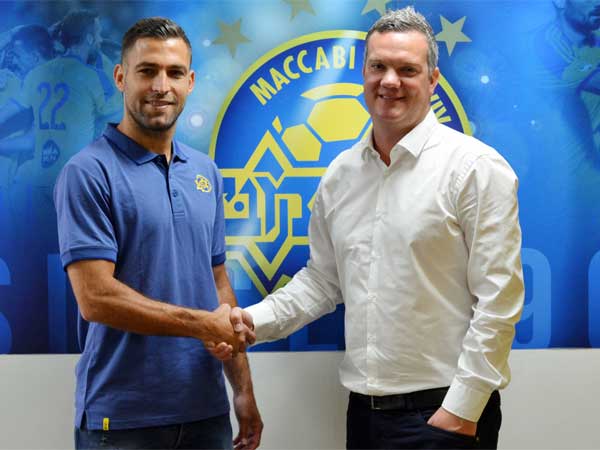 שכטר עם מנספורד. "מנהיג עם ניסיון" (האתר הרשמי של מכבי ת"א)