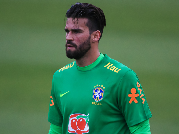 אליסון. מניה בטוחה בין הקורות של ברזיל (GETTY)