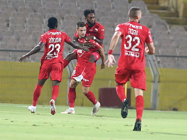 שער מוקדם לרעננים בר"ג (צילום: אלן שיבר)