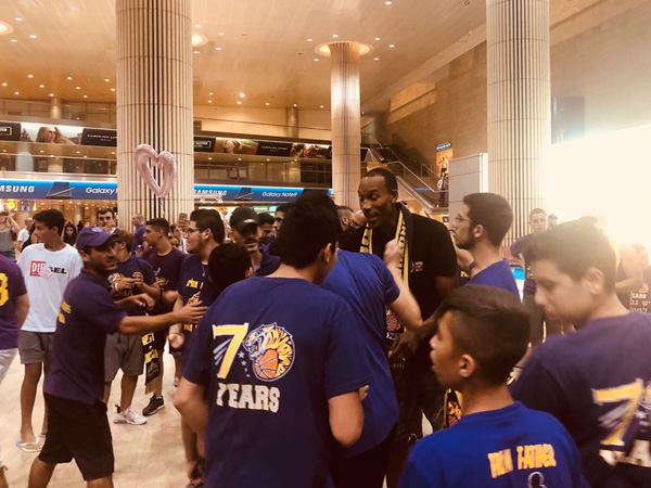 קבלת פנים פנטסטית לאטקינס