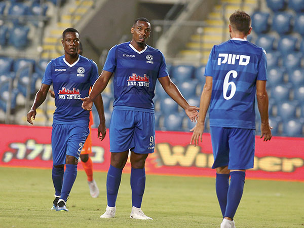 פ"ת תפתח ברגל ימין? (צילום: אלן שיבר)