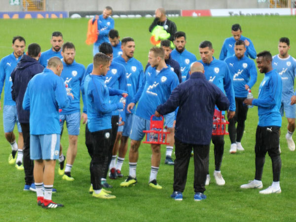 מזג אוויר גשום בבלפסט (ההתאחדות לכדורגל)