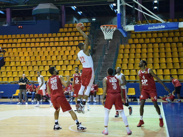 18 נקודות לאוונס (צילום: שחר רגב)