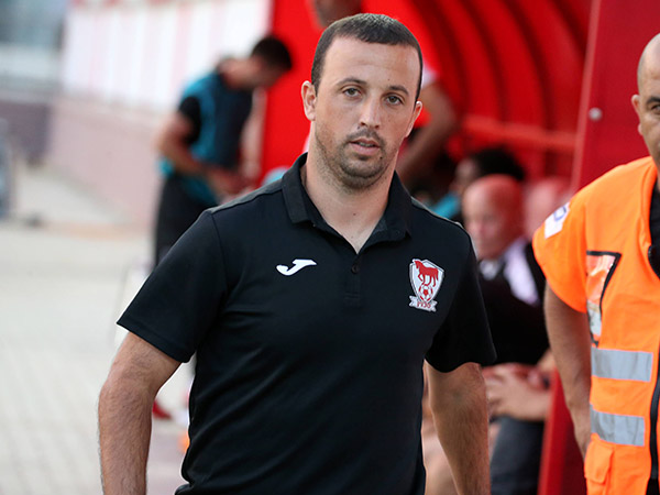 מתלבט. בן זקן (יוסי שקל)