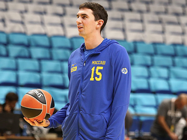 גם הוא לא נספר. ג'ק כהן (אלן שיבר)