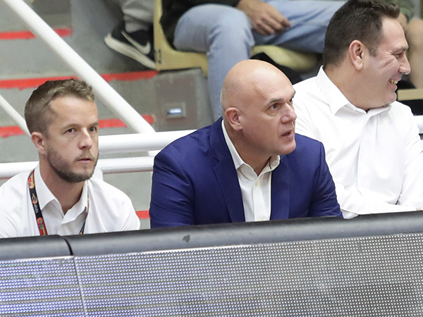 ספאחיה בגן נר. מנסה להוריד את הלהבות (דני מרון)