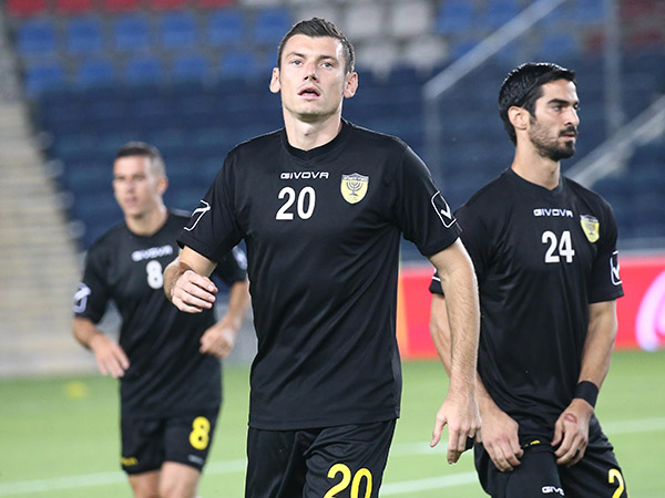 נראה טוב כקשר אחורי וימשיך במרכז השדה. סירושטיין