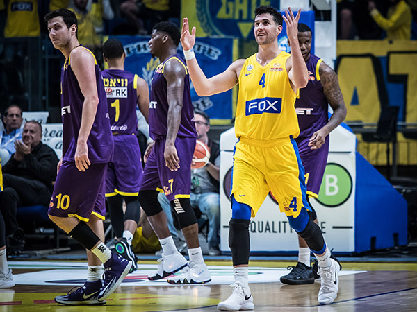 הראש של חולון באדמה (צילום: עודד קרני)