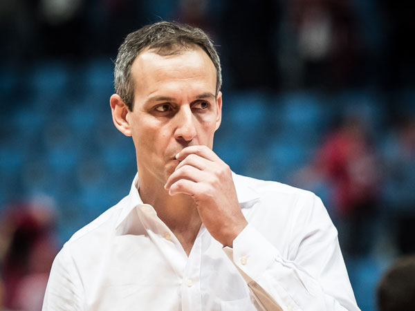 לא אהב מה שראה. קטש (מנהלת הליגה)