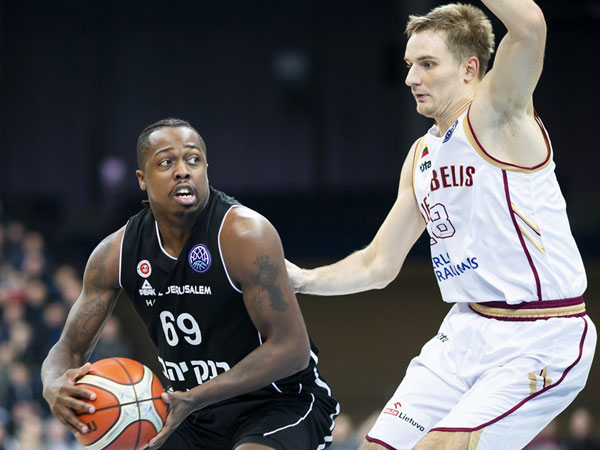 בראון. עלה מהספסל ותרם (FIBA)