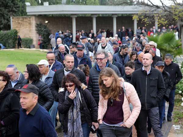 מאות הגיעו ללוות את אחד מגדולי הכדורגלנים שהיו לנו (אודי ציטיאט)