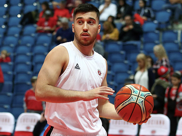 על סף NBA. בלאט (מנהלת הליגה)