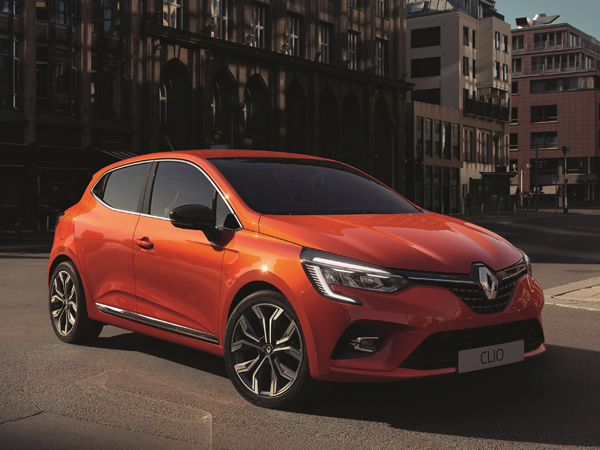 תמונות רשמיות של הקליאו החדשה שפורסמו הבוקר . נשארת קרוב לקווים הנועזים של הדור הקודם עם LED מורחב בצדדים ופנסים אחוריים מעובים