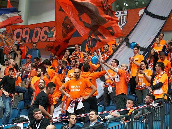 יחגוג עם הקהל הכתום? אריאל (אלן שיבר)